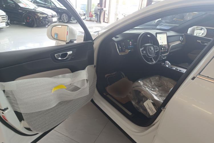 Used Volvo XC60 2026 B5 4x4 Smart Luxury Edition
