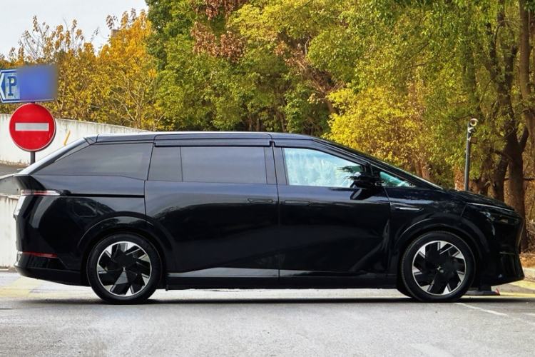 Used XPeng X9 2024 702 Ultra-Long Range Max