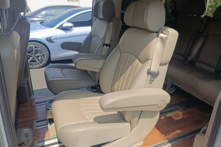 Used Mercedes-Benz Viano 2013 3.0L Comfort Edition
