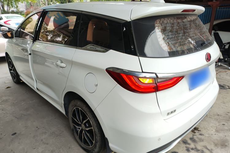 Used BYD Song MAX 2018 1.5T Manual Smart Connect Luxury 6-Seater
