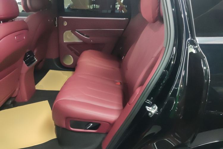 Used Hima AITO M8 2025 Extended-Range Max+ Version 53.4 kWh 5-Seater Edition Left Rear Seat