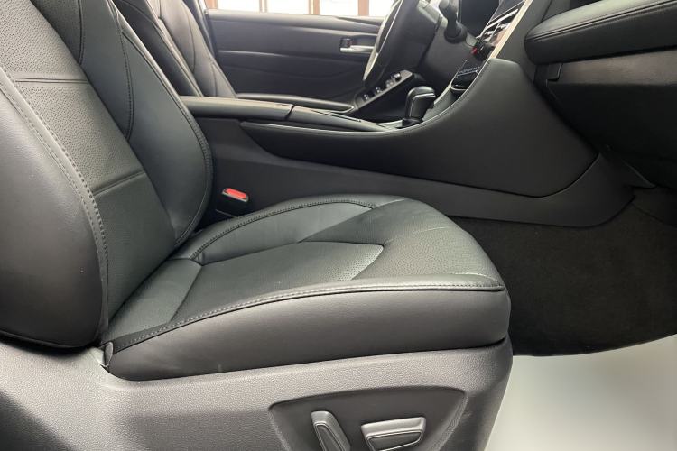 Used Toyota Avalon 2022 2.0L Luxury Edition Right Front Seat