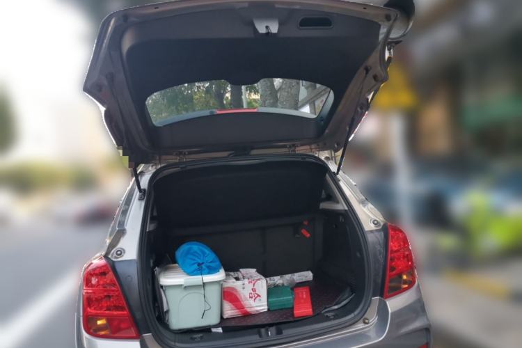 Used Chevrolet Trax 2018 330T Automatic Two-Wheel Drive Elite Model Trunk