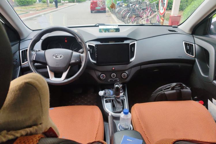 Used Hyundai ix25 2015 1.6L Automatic Two-Wheel Drive Smart GLS Trim Center Console