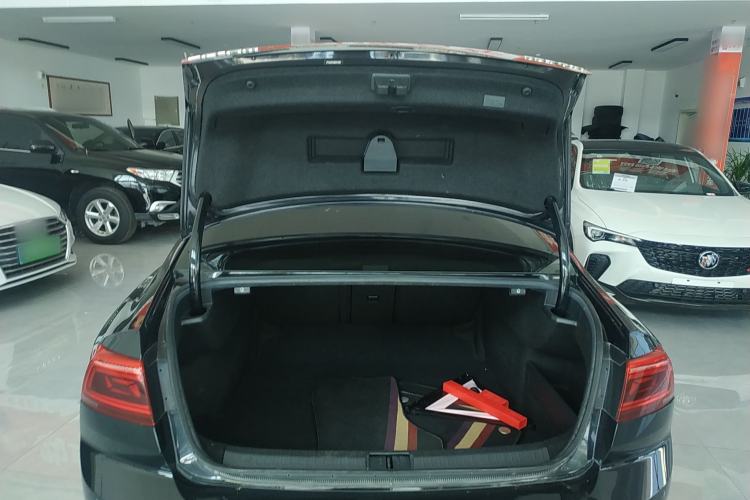 Used Volkswagen Magotan 2020 330TSI DSG Leading Model Trunk