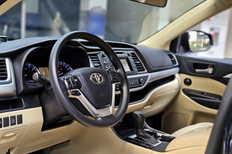 Used Toyota Highlander 2018 2.0T Two-Wheel Drive Elite Edition 5 Seats Emission Standard China V
