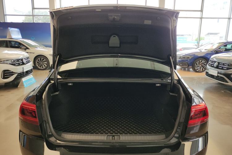 Used Volkswagen Magotan 2020 330TSI DSG Leading Model Trunk