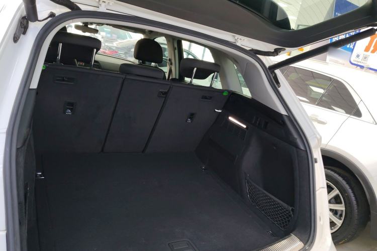 Used Audi Q5L 2018 40 TFSI Prestige Edition China VI Emission Standard Trunk