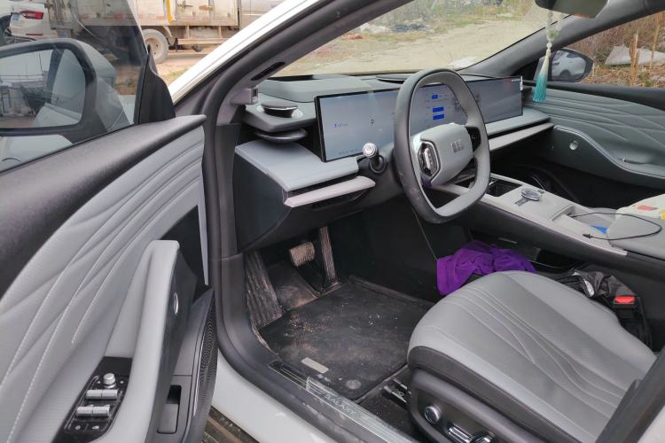 Used Geely Galaxy E8 2024 665 km Range Rear-Drive Starship Long-Range Version
