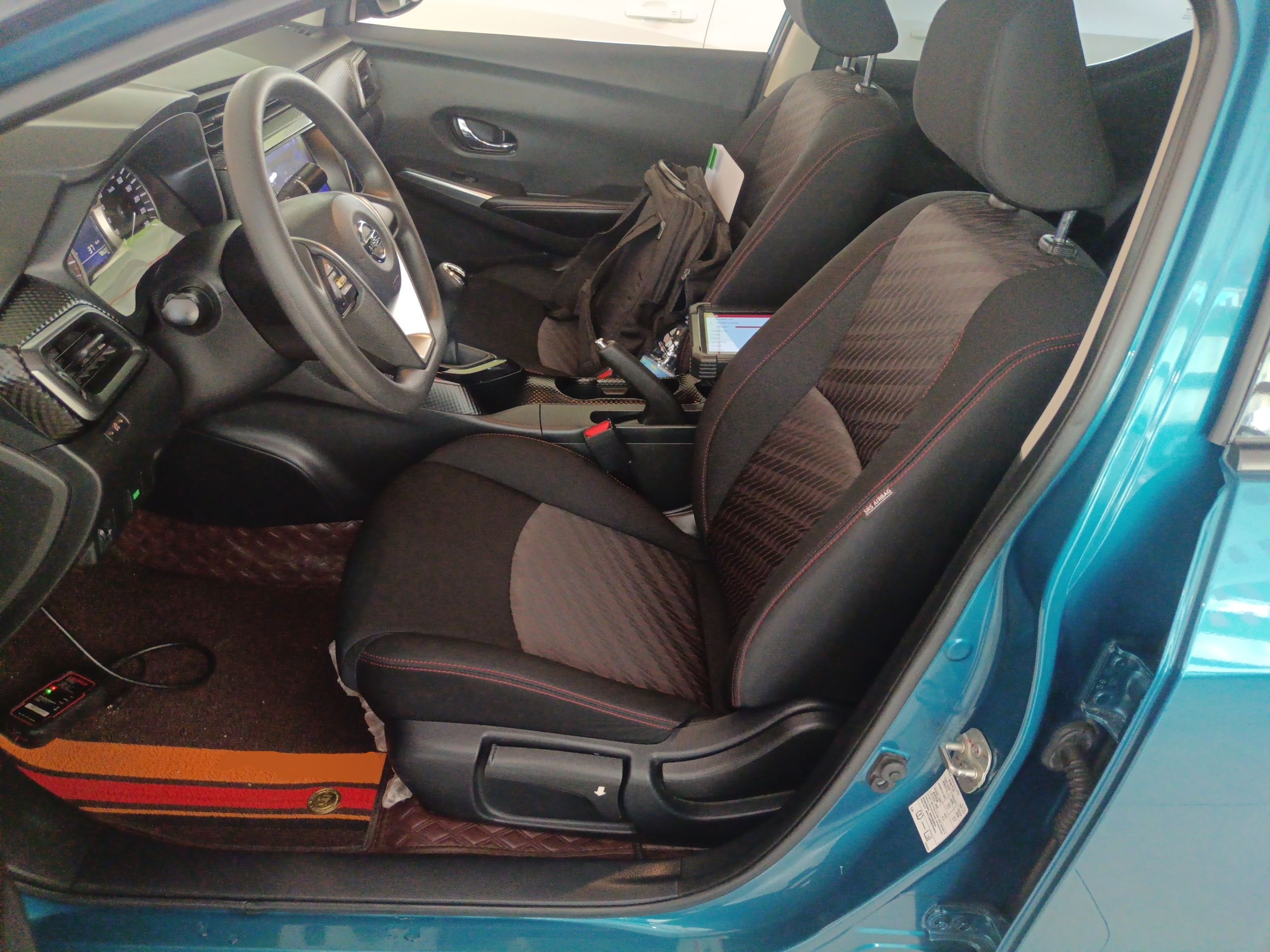 Переднее сиденье в автомобиле