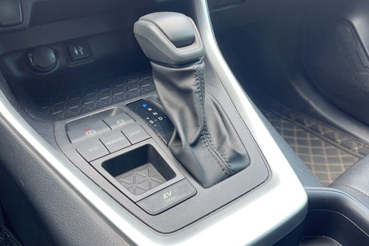 Used Toyota Wildlander 2022 Facelifted Dual-Motor 2.5L E-CVT Two-Wheel Drive Leading Edition Interior 1