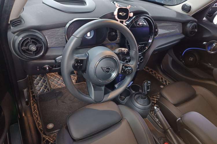 Used MINI MINI 2023 1.5T COOPER Artist Five-Door Edition