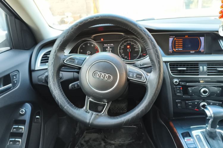 Used Audi A4L 2013 35 TFSI Automatic Comfort Model Steering Wheel