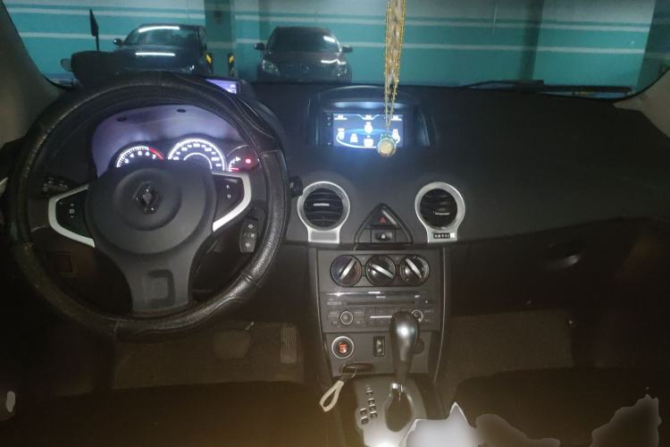 Used Renault Koleos 2014 2.0L Two-Wheel Drive Standard Edition Center Console