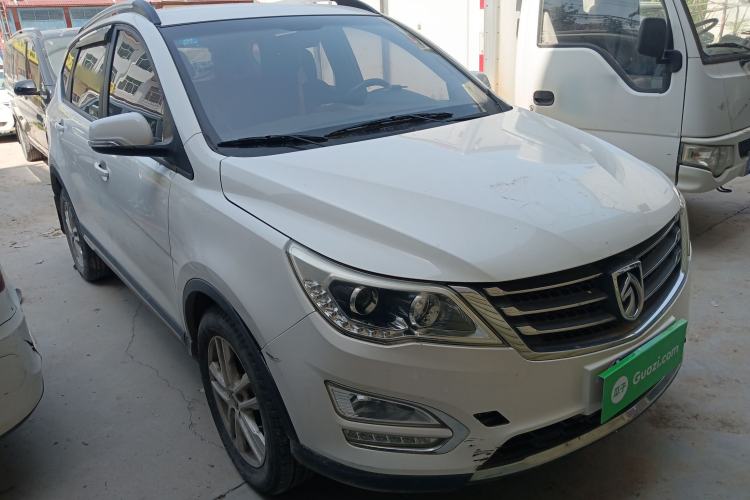 Used Baojun 560 2015 1.8L manual Comfort trim level
