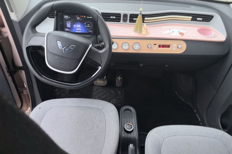 Used Wuling Hongguang MINIEV 2021 Macaron Fashion Model Lithium Iron Phosphate Center Console