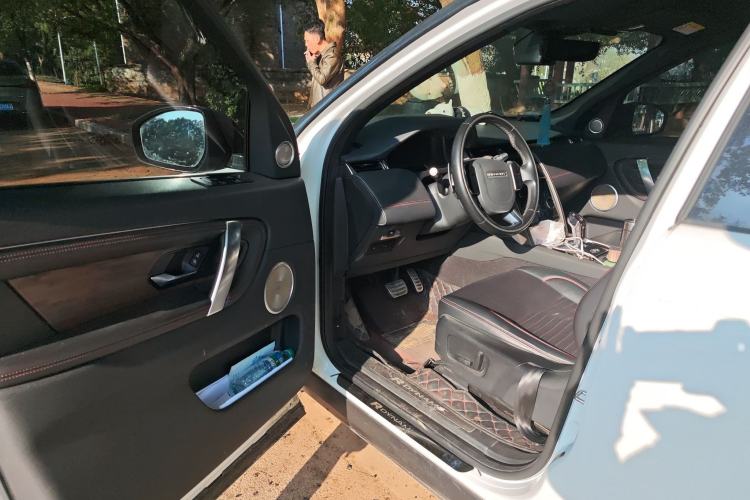 Used Land Rover Discovery Sport 2020 249 PS R-Dynamic Performance Edition Interior 3