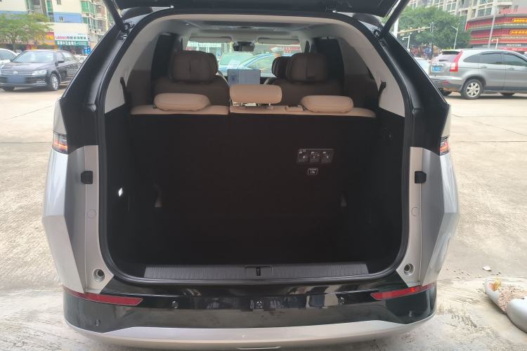 Used XPeng X9 2024 702 Ultra-Long Range Pro
