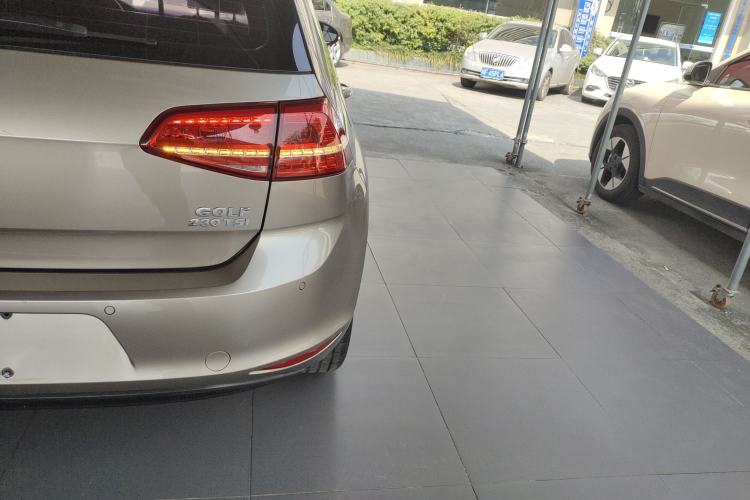 Used Volkswagen Golf 2016 230TSI Automatic Comfort Version
