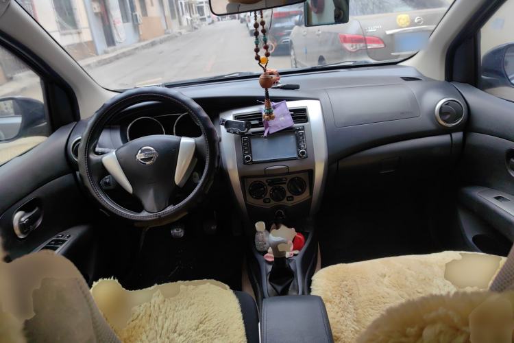 Used Nissan Livina 2013 Jingrui 1.6XL Manual Comfort Edition Center Console