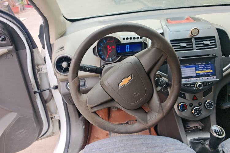 Used Chevrolet Aveo Sonic 2011 Sedan 1.4L MT SL
