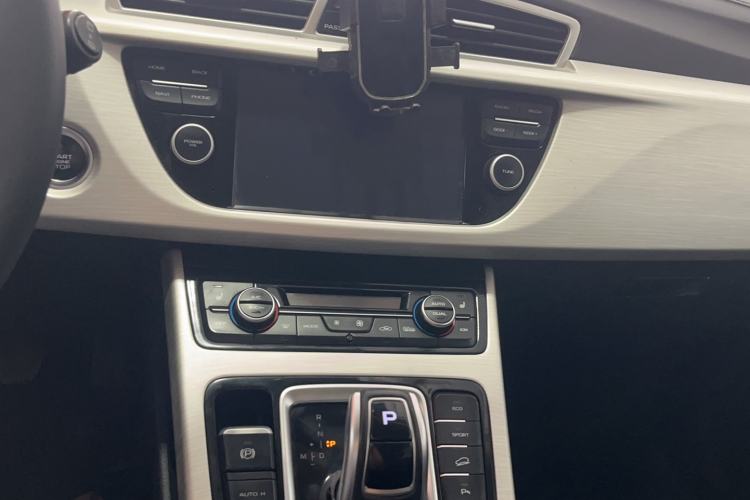 Used Geely Auto Emgrand X7 Sport 2020 1.8TD DCT Two-Wheel Drive Smart Connect 4G-Enabled Version Audio And AC Panel