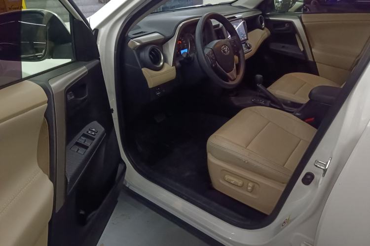 Used Toyota RAV4 2015 2.0L CVT Two-Wheel Drive Fashion Edition