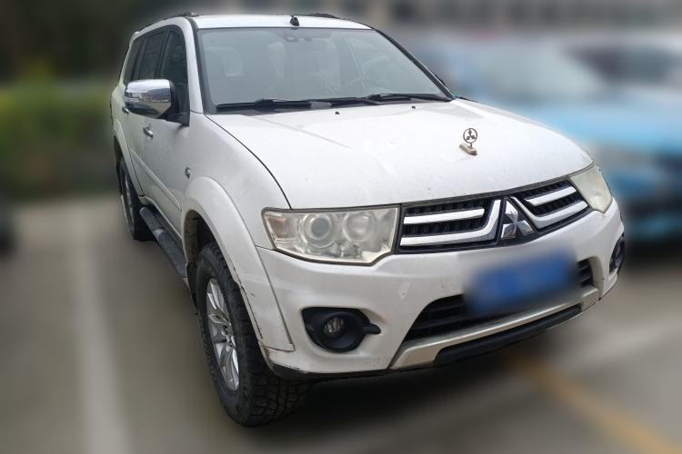 Used Mitsubishi Pajero Sport 2013 3.0L Automatic 4x4 Executive Edition Front Right 45 Deg