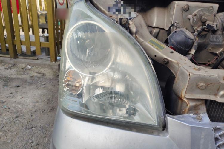 Used Wuling Rongguang 2012 1.5L Extended Standard Version Right Front Headlight