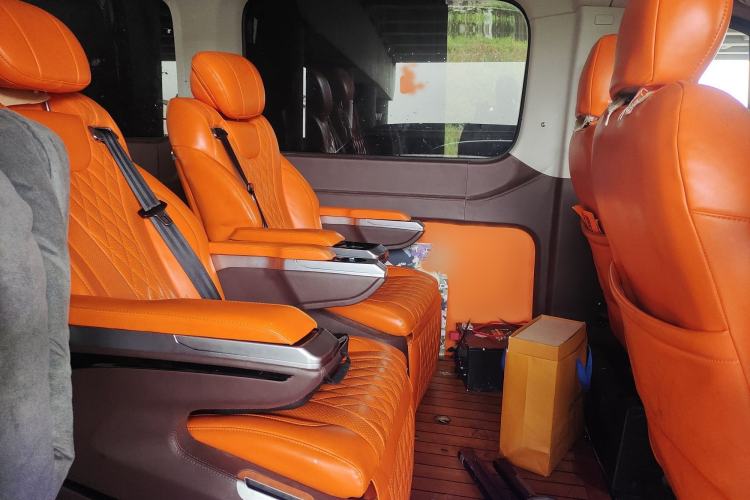 Used SAIC MAXUS Xintu V90 2022 2.0T Automatic Zhiyun King Rear-Drive Long Wheelbase High-Roof Design with Single Rear Tire—6/7 Seater