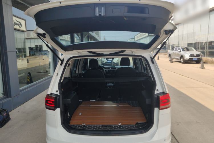 Used Volkswagen Touran 2018 Volkswagen Touran L 280TSI DSG Comfort Edition 7 Seats China VI Standard
