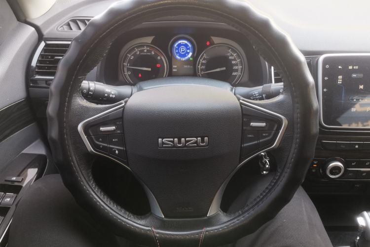 Used Isuzu D-MAX 2020 1.9T 4x4 Automatic Comfort Edition China VI Standard RZ4E Hi-Power
