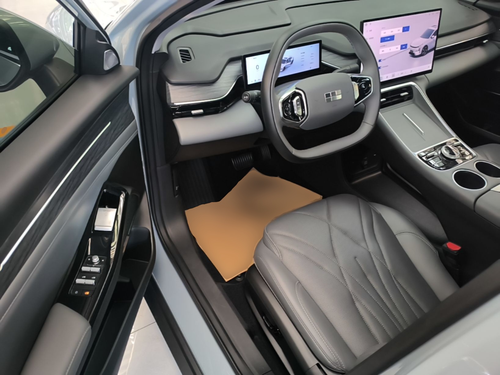 Geely Galaxy L6 2025 EM-i 140km Explorer+ Edition — снимка 18