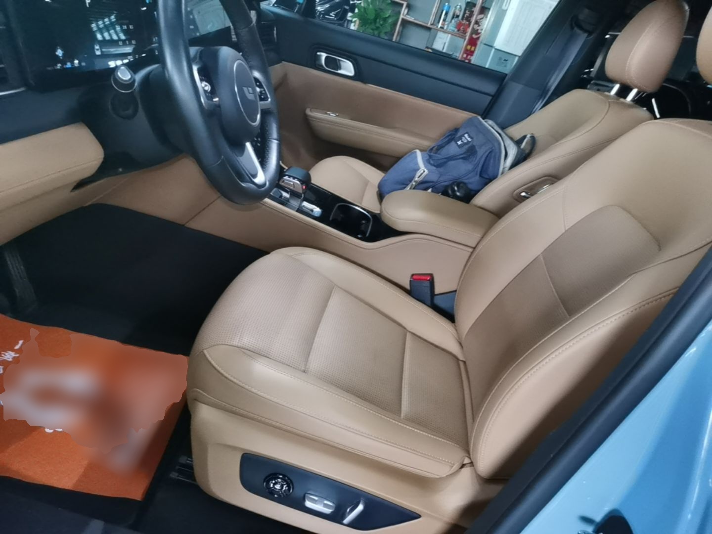 المقاعد الأمامية داخل السيارة