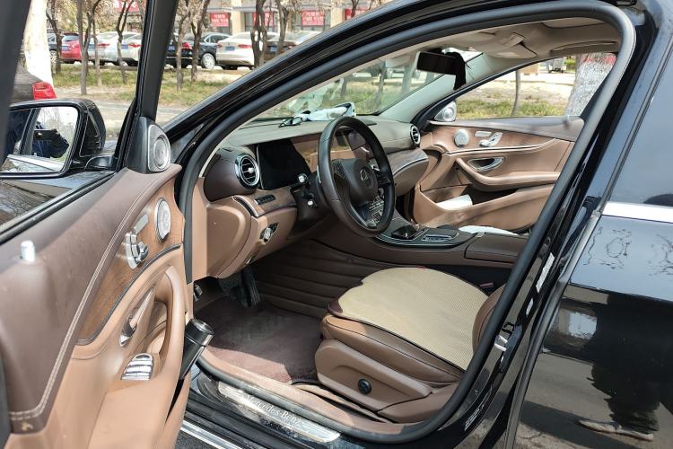 Used Mercedes-Benz E-Class 2016 E 300 L Luxury Model Interior 3