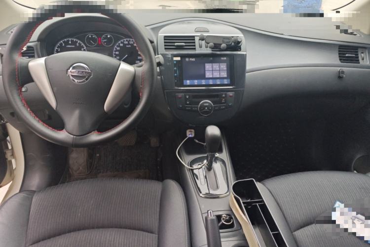 Used Nissan Tiida 2014 1.6L CVT Smart Model Center Console