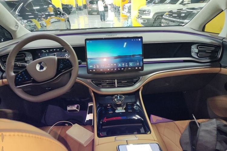 Used Denza D9 2022 DM-i 970 Four-Wheel Drive Flagship Model Center Console