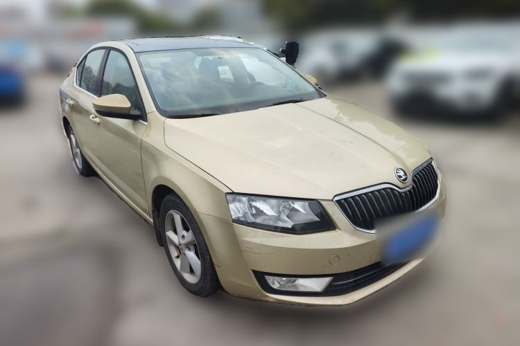 Used Skoda Octavia 2015 1.6L Manual Yijun Edition Front Right 45 Deg