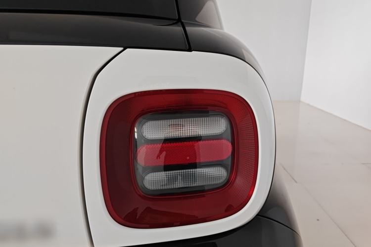 Used ORA Black Cat 2021 301 km Basic Version Right Rear Taillight