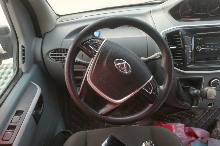 Used SAIC MAXUS Xintu V80 2018 2.5T 6-Speed Manual Aoyuntong Short Wheelbase Mid-Height 5-6 Seater