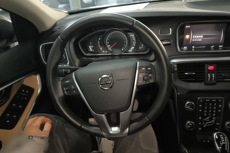 Used Volvo V40 2018 T3 Zhiyi Edition