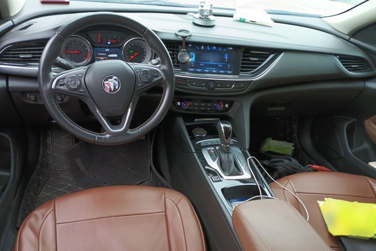 Used Buick Regal 2019 20T Elite Version China VI Standard Center Console