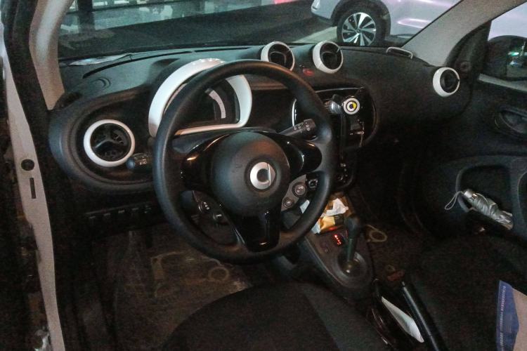 Used smart fortwo 2015 1.0L 52 kW hardtop Dynamic version
