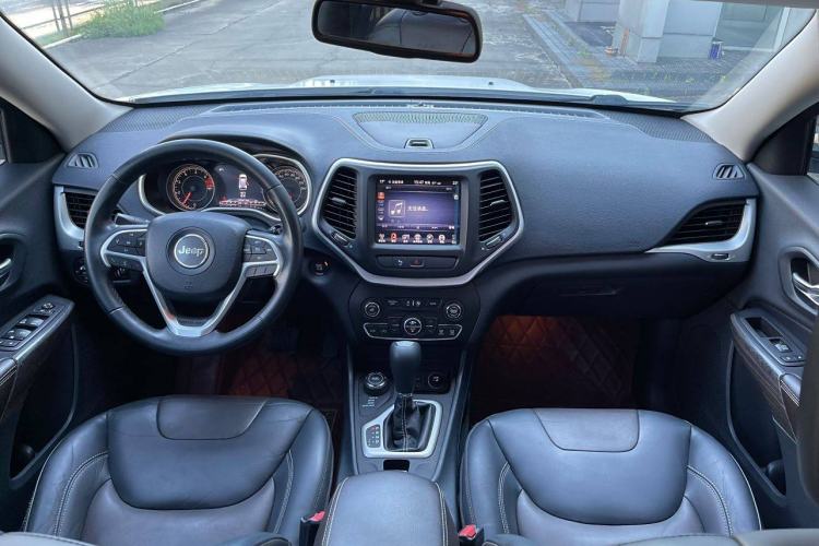 Used Jeep Cherokee 2016 2.4L Professional Smart Version