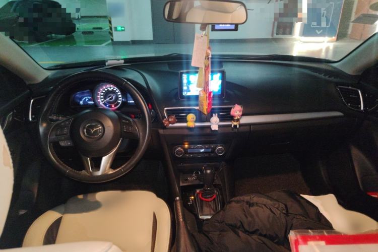 Used Mazda 3 Axela 2014 Sedan 2.0L Automatic Sport Model
