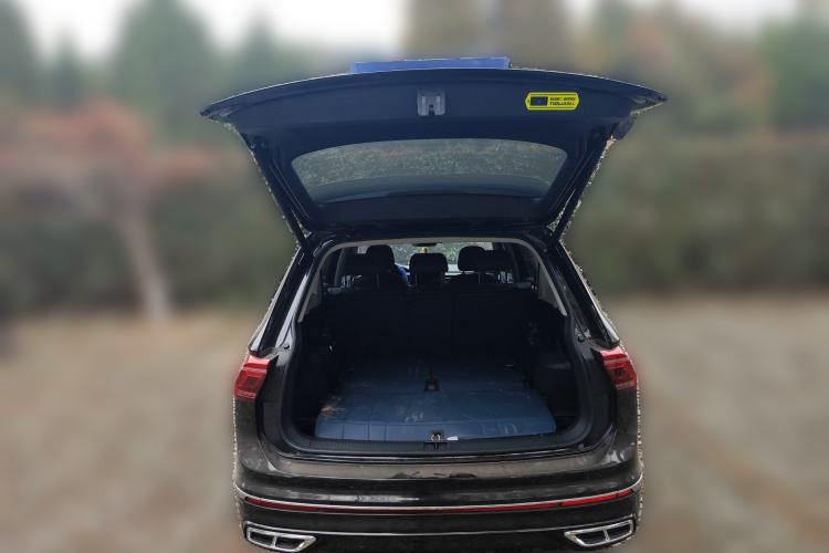 Used Volkswagen Tiguan L 2023 Facelifted 380TSI Automatic All-Wheel Drive R-Line Plus Version 7-Seater
