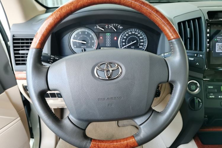 Used Toyota Land Cruiser 2015 4.6L V8 Low-Power Version Middle East Edition