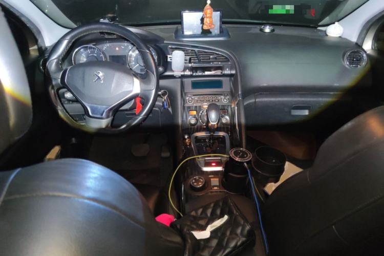 Used Peugeot 3008 2015 1.6THP Automatic Trend Edition Center Console