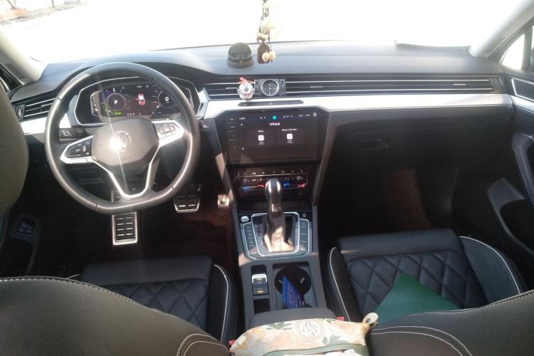 Used Volkswagen Magotan GTE Plug-in Hybrid 2022 GTE Luxury Model Center Console