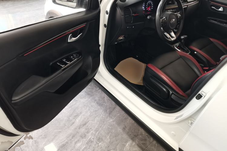 Used Kia KX Cross 2017 1.4L AT GLS Driver Seat